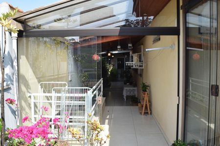 Casa à venda com 252m², 4 quartos e 3 vagas Casa à venda com 252m², 4 quartos e 3 vagasÁrea comum