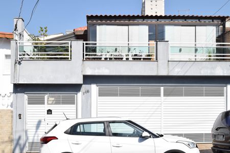 Casa à venda com 252m², 4 quartos e 3 vagas Casa à venda com 252m², 4 quartos e 3 vagasFachada