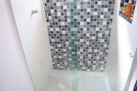 Casa à venda com 252m², 4 quartos e 3 vagas Casa à venda com 252m², 4 quartos e 3 vagasBanheiro Suíte 2