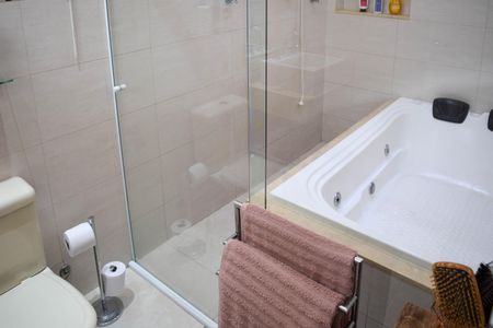 Casa à venda com 252m², 4 quartos e 3 vagas Casa à venda com 252m², 4 quartos e 3 vagasBanheiro Suíte 1