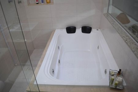 Casa à venda com 252m², 4 quartos e 3 vagas Casa à venda com 252m², 4 quartos e 3 vagasBanheiro Suíte 1