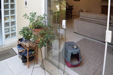 Casa à venda com 252m², 4 quartos e 3 vagas Casa à venda com 252m², 4 quartos e 3 vagasÁrea comum