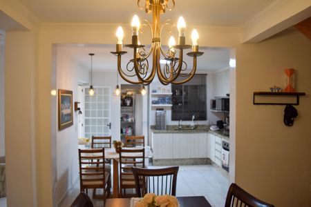 Casa à venda com 252m², 4 quartos e 3 vagas Casa à venda com 252m², 4 quartos e 3 vagasSala de Jantar