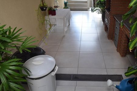 Casa à venda com 252m², 4 quartos e 3 vagas Casa à venda com 252m², 4 quartos e 3 vagasÁrea comum