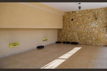 Casa à venda com 252m², 4 quartos e 3 vagas Casa à venda com 252m², 4 quartos e 3 vagasGaragem