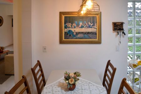 Casa à venda com 252m², 4 quartos e 3 vagas Casa à venda com 252m², 4 quartos e 3 vagasCozinha