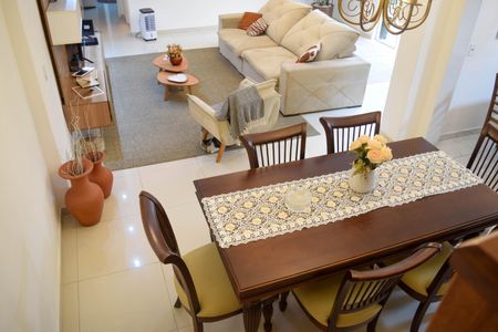 Casa à venda com 252m², 4 quartos e 3 vagas