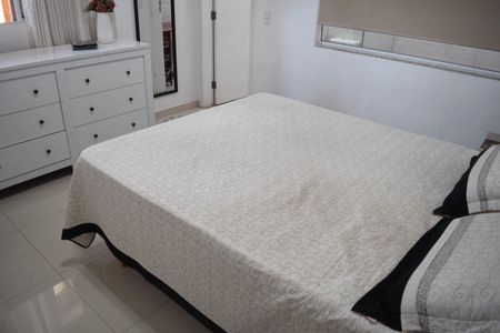 Casa à venda com 252m², 4 quartos e 3 vagas Casa à venda com 252m², 4 quartos e 3 vagasSuíte 1