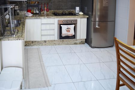 Casa à venda com 252m², 4 quartos e 3 vagas Casa à venda com 252m², 4 quartos e 3 vagasCozinha