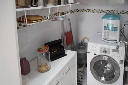 Casa à venda com 252m², 4 quartos e 3 vagas Casa à venda com 252m², 4 quartos e 3 vagasÁrea de Serviço