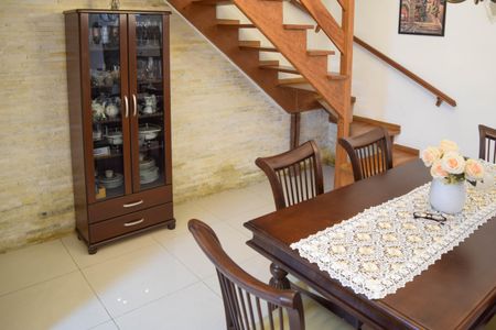 Casa à venda com 252m², 4 quartos e 3 vagas Casa à venda com 252m², 4 quartos e 3 vagasSala de Jantar