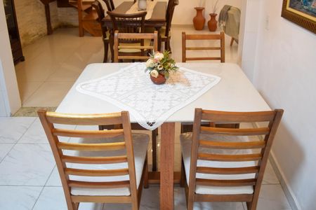 Casa à venda com 252m², 4 quartos e 3 vagas Casa à venda com 252m², 4 quartos e 3 vagasCozinha