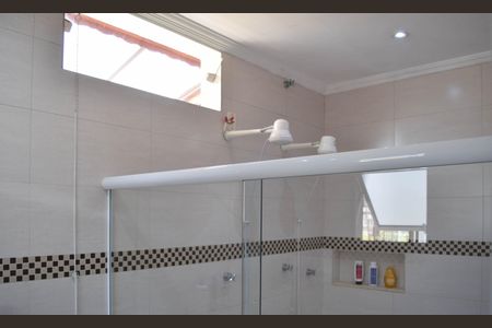 Casa à venda com 252m², 4 quartos e 3 vagas Casa à venda com 252m², 4 quartos e 3 vagasBanheiro Suíte 1