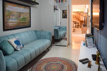 Casa à venda com 252m², 4 quartos e 3 vagas Casa à venda com 252m², 4 quartos e 3 vagasSala de TV