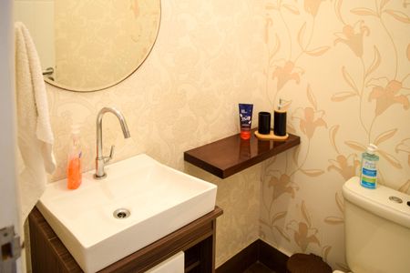 Casa à venda com 252m², 4 quartos e 3 vagas Casa à venda com 252m², 4 quartos e 3 vagasLavabo