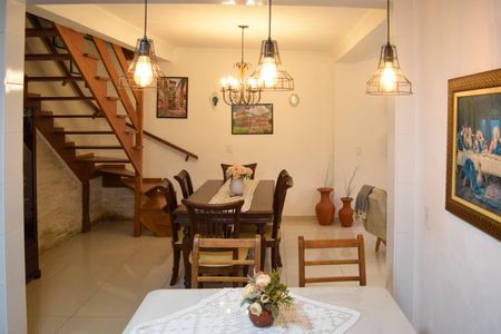 Casa à venda com 252m², 4 quartos e 3 vagas Casa à venda com 252m², 4 quartos e 3 vagasCozinha