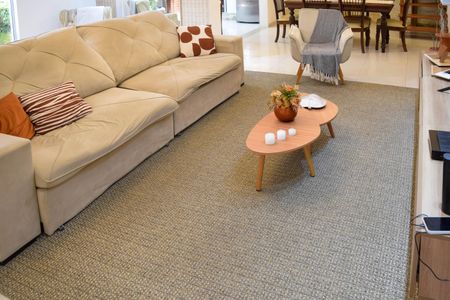 Casa à venda com 252m², 4 quartos e 3 vagas Casa à venda com 252m², 4 quartos e 3 vagasSala