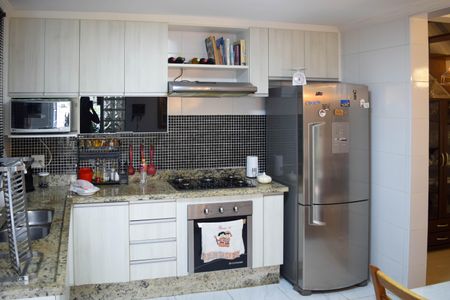 Casa à venda com 252m², 4 quartos e 3 vagas Casa à venda com 252m², 4 quartos e 3 vagasCozinha