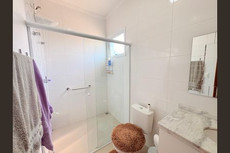 Casa de condomínio à venda com 153m², 3 quartos e 4 vagasBanheiro da Suíte