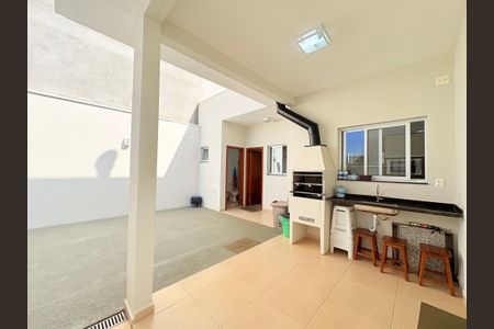 Casa de condomínio à venda com 153m², 3 quartos e 4 vagasÁrea Externa