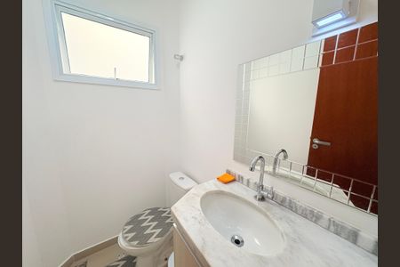 Casa de condomínio à venda com 153m², 3 quartos e 4 vagasBanheiro Social