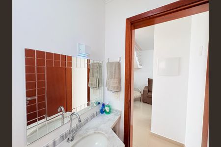 Casa de condomínio à venda com 153m², 3 quartos e 4 vagasBanheiro Social