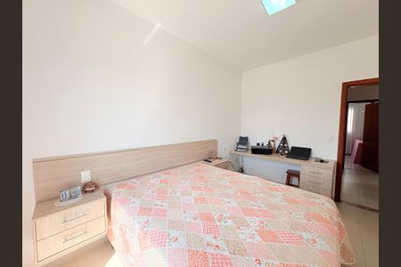 Casa de condomínio à venda com 153m², 3 quartos e 4 vagasSuíte