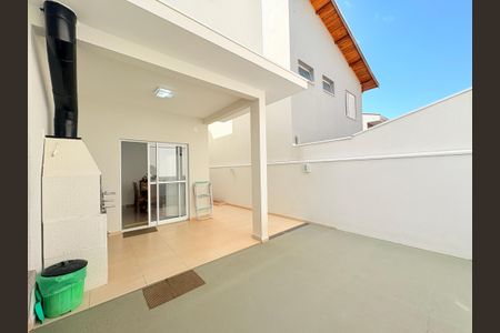 Casa de condomínio à venda com 153m², 3 quartos e 4 vagasÁrea Externa