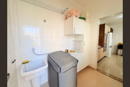 Casa de condomínio à venda com 153m², 3 quartos e 4 vagasÁrea de Serviço