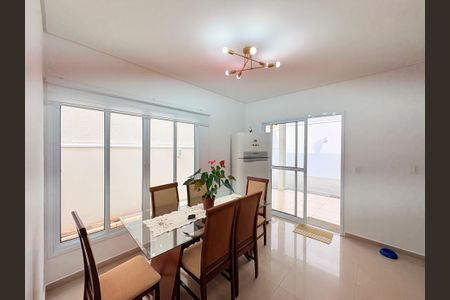 Casa de condomínio à venda com 153m², 3 quartos e 4 vagasSala de Jantar