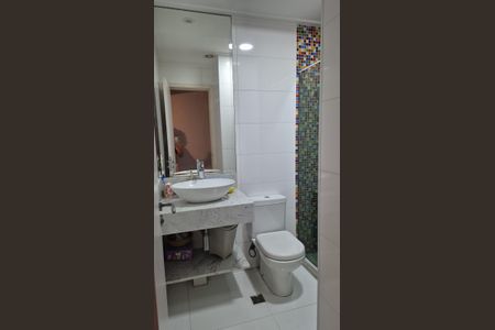 Banheiro de apartamento à venda com 2 quartos, 68m² em Jardim Tupanci, Barueri