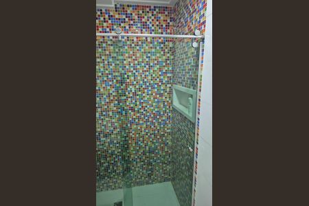 Banheiro de apartamento à venda com 2 quartos, 68m² em Jardim Tupanci, Barueri