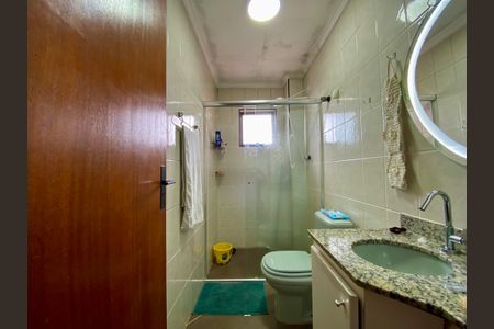 Banheiro de apartamento para alugar com 1 quarto, 82m² em Guilhermina, Praia Grande