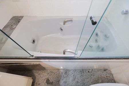 Apartamento para alugar com 232m², 4 quartos e 3 vagas Apartamento para alugar com 232m², 4 quartos e 3 vagasBanheiro da suíte 2