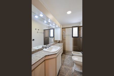 Apartamento para alugar com 232m², 4 quartos e 3 vagas Apartamento para alugar com 232m², 4 quartos e 3 vagasBanheiro social