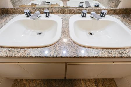 Apartamento para alugar com 232m², 4 quartos e 3 vagas Apartamento para alugar com 232m², 4 quartos e 3 vagasBanheiro da suíte 1