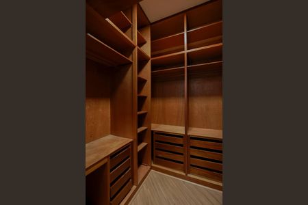 Apartamento para alugar com 232m², 4 quartos e 3 vagas Apartamento para alugar com 232m², 4 quartos e 3 vagasCloset da suíte 1