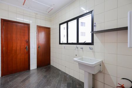 Apartamento para alugar com 232m², 4 quartos e 3 vagas Apartamento para alugar com 232m², 4 quartos e 3 vagasÁrea de serviço