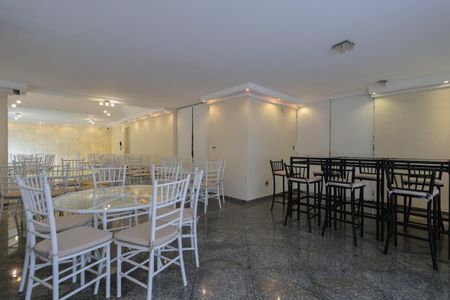 Apartamento para alugar com 232m², 4 quartos e 3 vagas Apartamento para alugar com 232m², 4 quartos e 3 vagasÁrea comum - Salão de festas