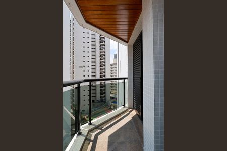 Apartamento para alugar com 232m², 4 quartos e 3 vagas Apartamento para alugar com 232m², 4 quartos e 3 vagasSacada do quarto 1