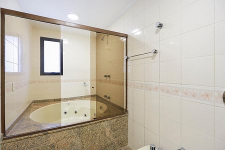 Apartamento para alugar com 232m², 4 quartos e 3 vagas Apartamento para alugar com 232m², 4 quartos e 3 vagasBanheiro da suíte 1