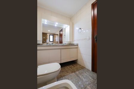 Apartamento para alugar com 232m², 4 quartos e 3 vagas Apartamento para alugar com 232m², 4 quartos e 3 vagasBanheiro da suíte 1