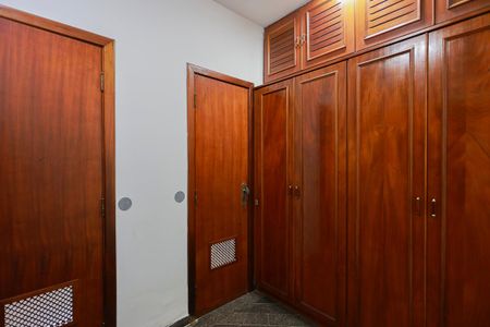 Apartamento para alugar com 232m², 4 quartos e 3 vagas Apartamento para alugar com 232m², 4 quartos e 3 vagasQuarto de serviço