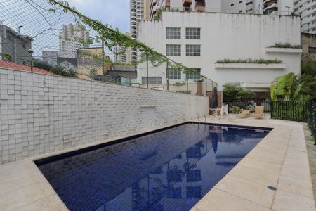 Apartamento para alugar com 232m², 4 quartos e 3 vagas Apartamento para alugar com 232m², 4 quartos e 3 vagasÁrea comum - Piscina