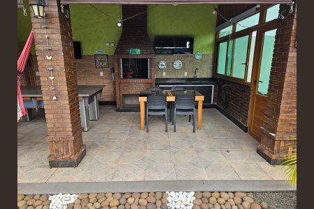 Casa à venda com 224m², 4 quartos e 3 vagas Casa à venda com 224m², 4 quartos e 3 vagasEspaço Gourmet