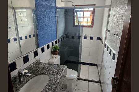 Casa à venda com 224m², 4 quartos e 3 vagas Casa à venda com 224m², 4 quartos e 3 vagasBanheiro Social 2
