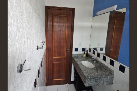 Casa à venda com 224m², 4 quartos e 3 vagas Casa à venda com 224m², 4 quartos e 3 vagasBanheiro Social 2