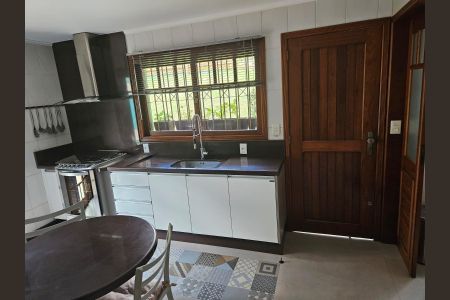 Casa à venda com 224m², 4 quartos e 3 vagas Casa à venda com 224m², 4 quartos e 3 vagasCozinha