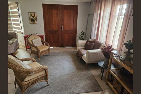 Casa à venda com 224m², 4 quartos e 3 vagasSala