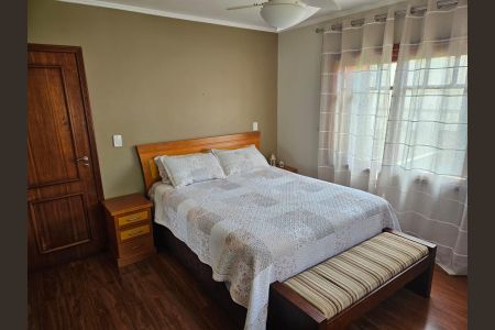 Casa à venda com 224m², 4 quartos e 3 vagasSuíte